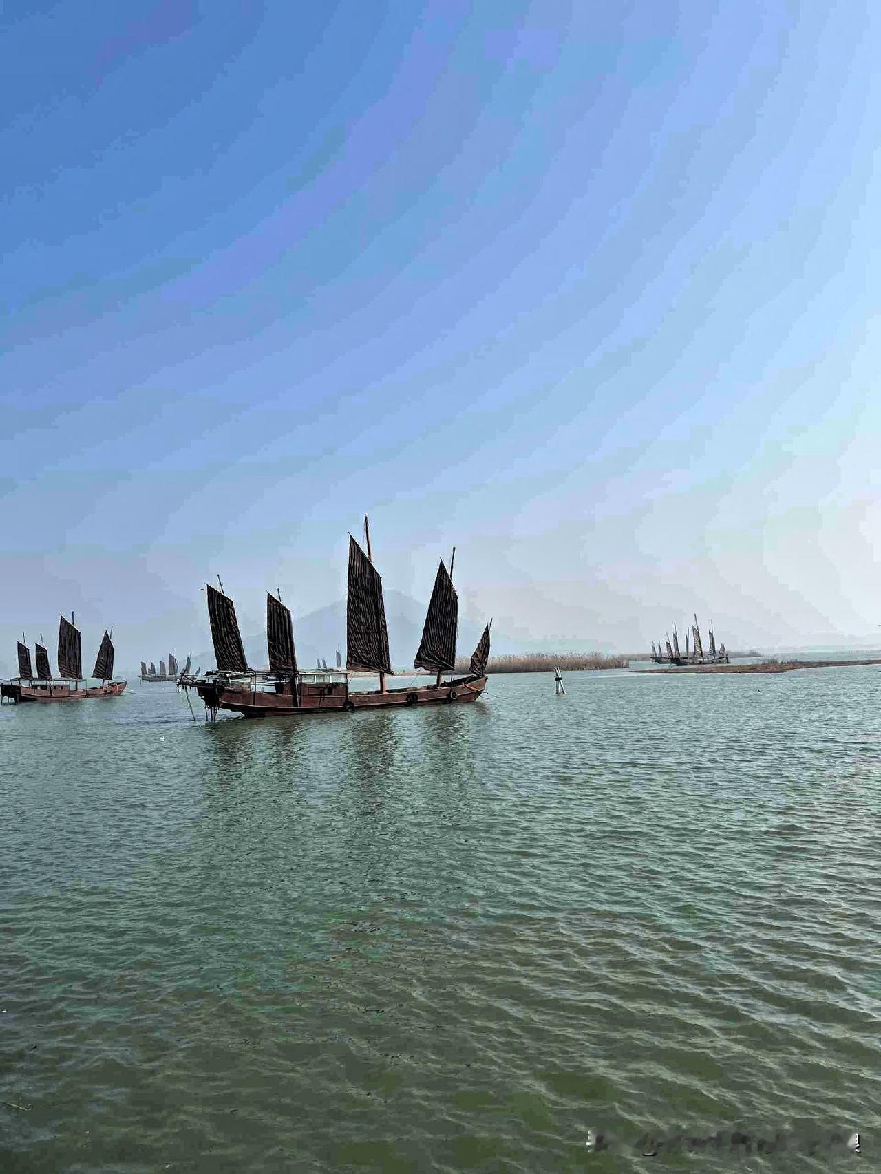 我的今日状态：💰期待暴富
我这里的天气：🌤️多云
今天是阳历1月28日，农历