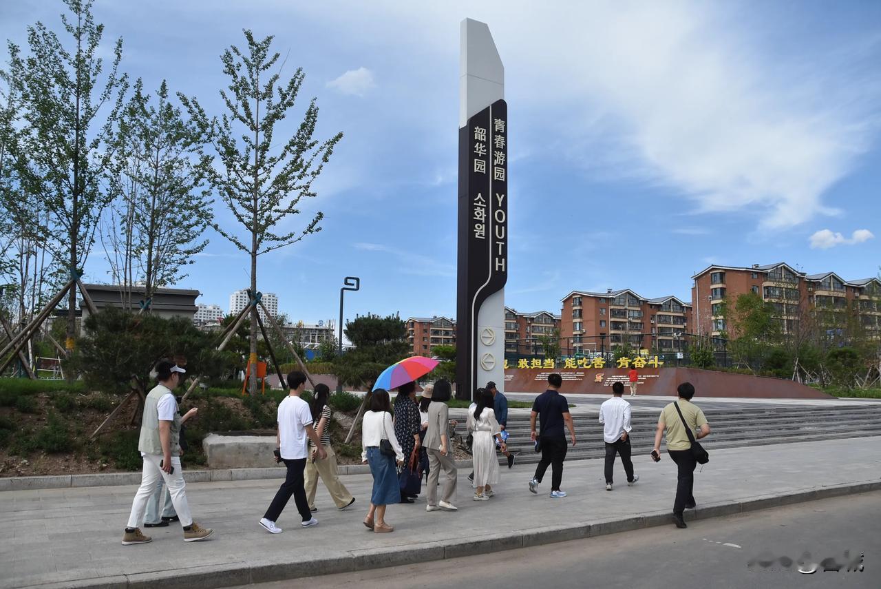 延吉韶华园：位于延吉市人民路与光进街交会处，占地3.04万平方米，是体育运动主题