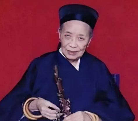 2003年，武当山118岁道姑李诚玉，一早叫醒弟子为她梳妆，留下3字遗言后坐化，