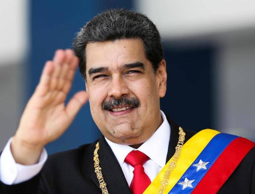 钞能力碾压？
马杜罗请波拉克，
把美国司法案磨成面粉！


马杜罗这手
玩得真叫