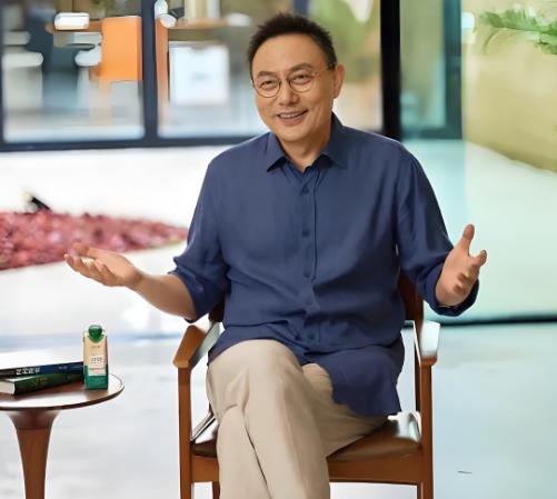 罗振宇说：
“能力没那么重要，
你能力很强，但会被环境击败，
被你儿时的记忆，