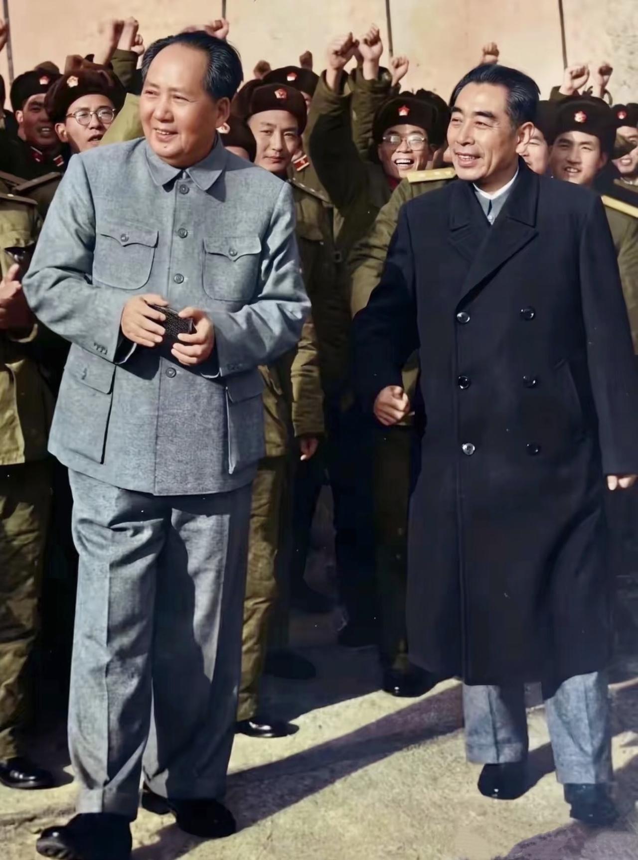 之前总觉得“人民万岁”就是历史课本里的一句口号，直到去年去韶山参观，撞见一位拄拐