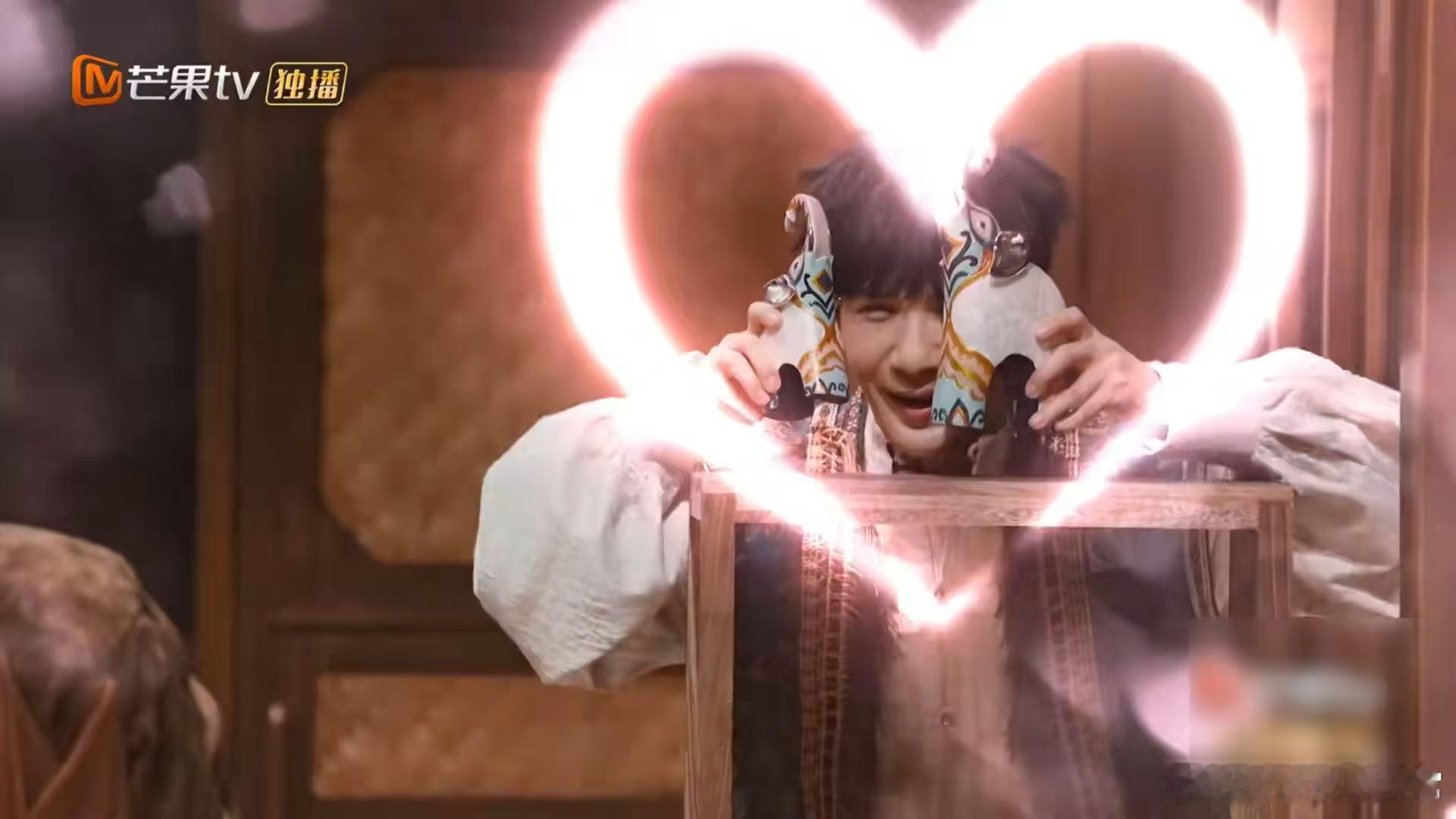 大张伟嗑cp贴脸开大大张伟被嗑到的cp发糖就这样幸福 谁看了不说一句真实，大张伟