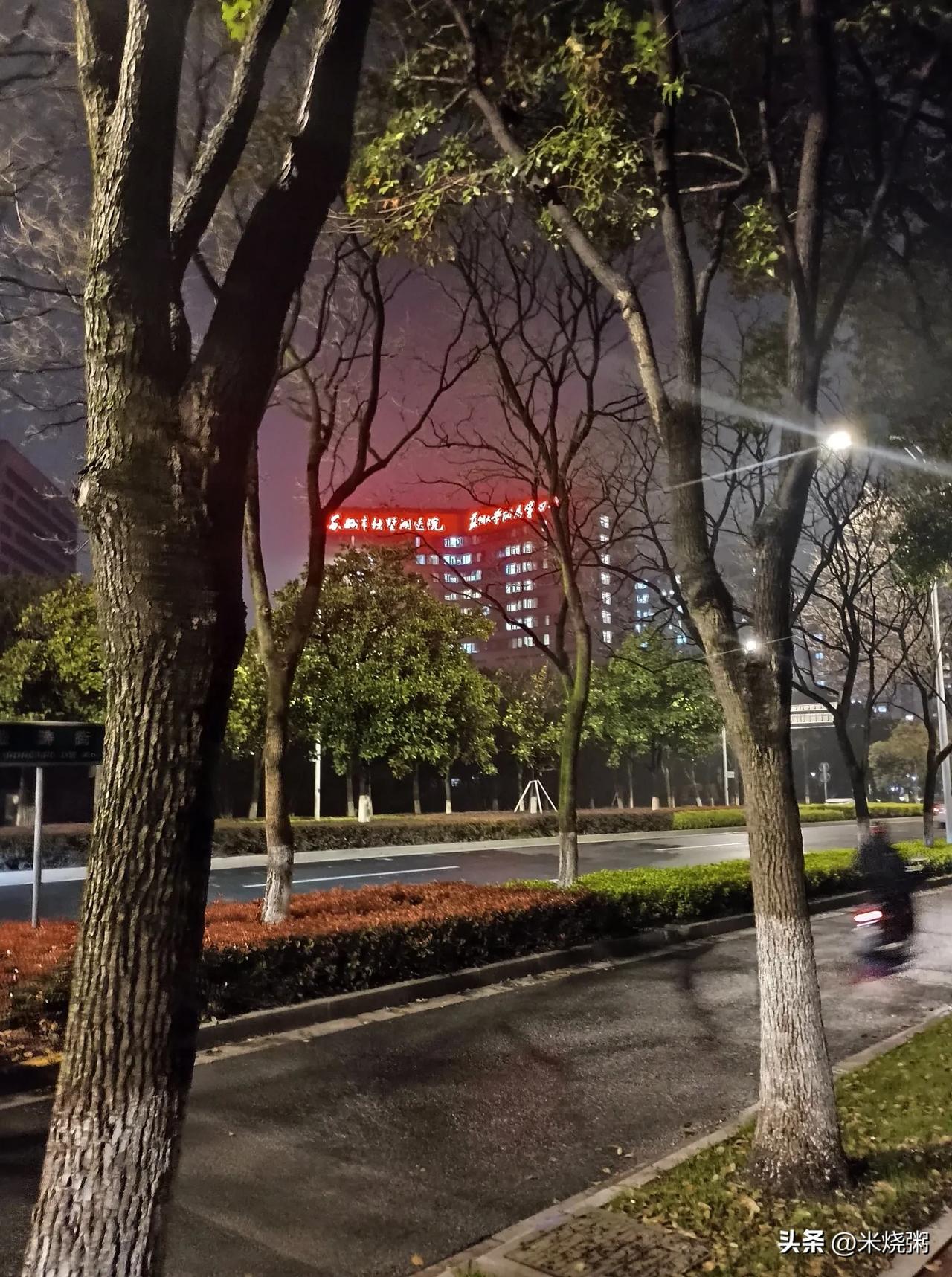 我从来不关注张雪峰，但他新闻头条会推送给我。他在苏州一些言论来源:
一，体制内工