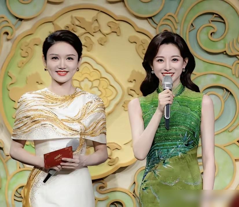 几亿网友指着鼻子骂她春晚翻白眼，刚出正月她就换上白金旗袍杀回舞台，生生把收视率砸