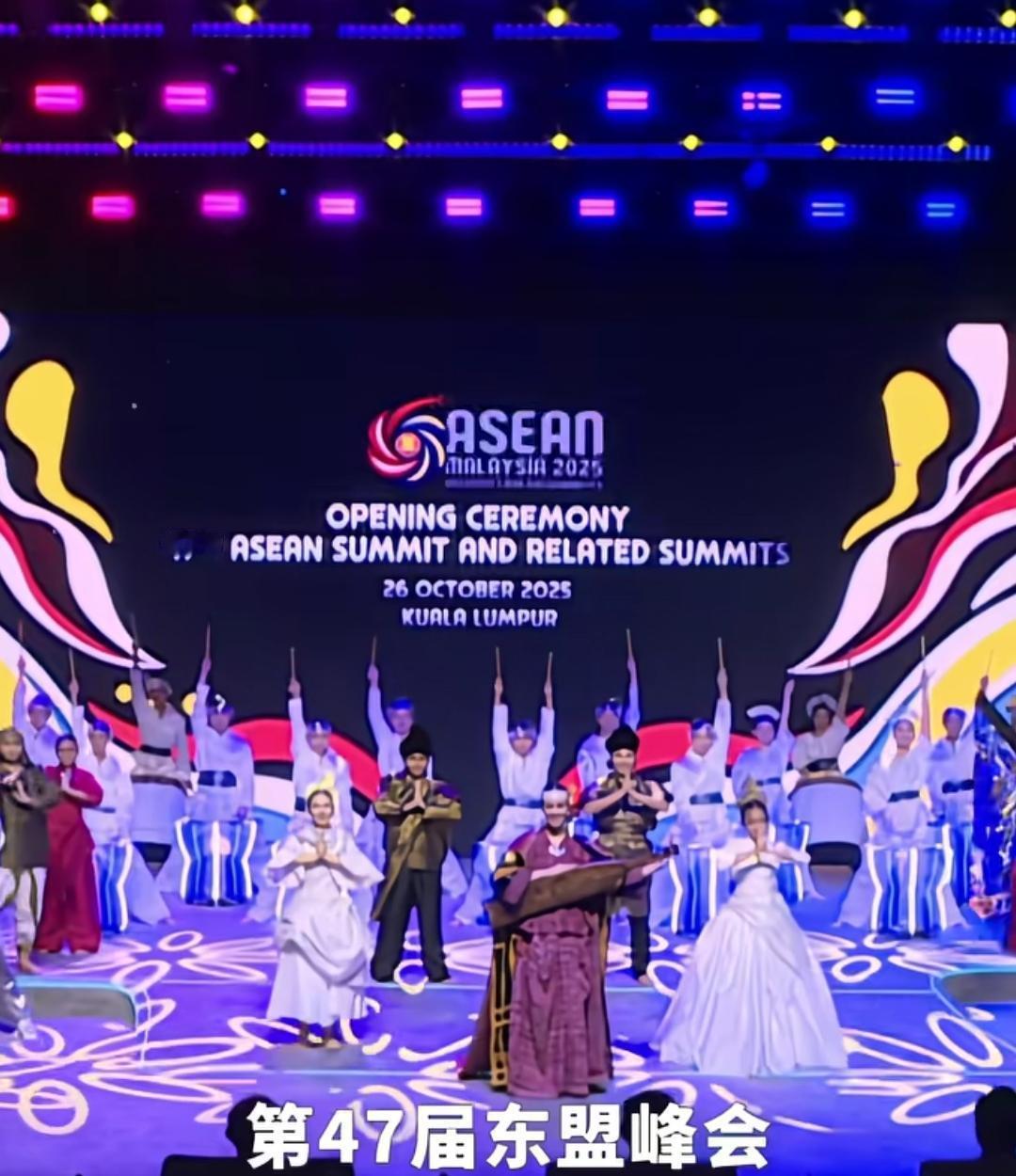 第47届东盟峰会26日在马来西亚吉隆坡举行。会议期间，发生了一幕感人的事情，堂堂