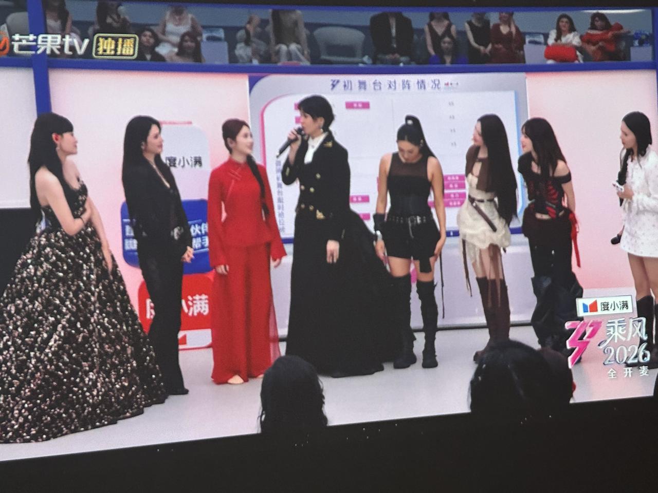 曾沛慈热度太高，她一上场竟然有七个姐姐要与她同台竟演。
破天荒啊！
浪姐自预告以