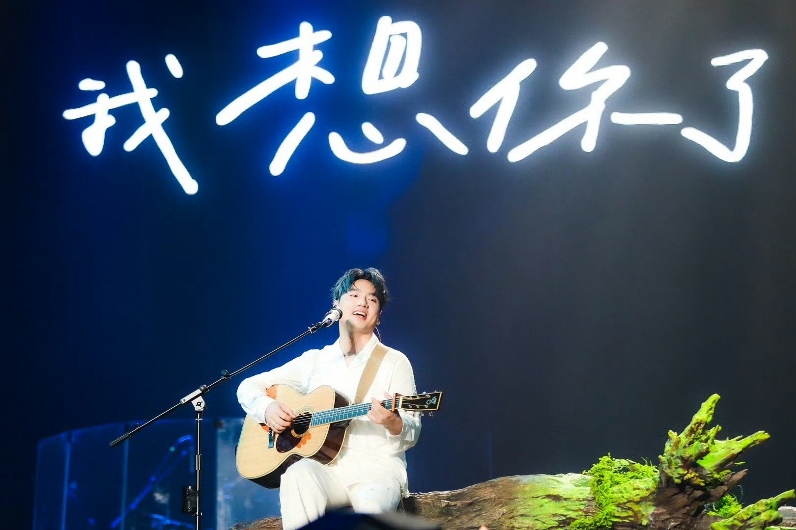 海来阿木杭州演唱会下周开唱 海来阿木《不如见一面》演唱会杭州站来了，“不如见一面