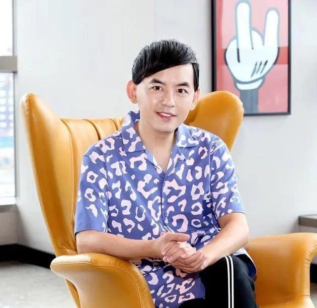 小S前男友，大瓜曝光！

6月19日，小S的前男友，台湾知名主持人黄子佼被曝出一