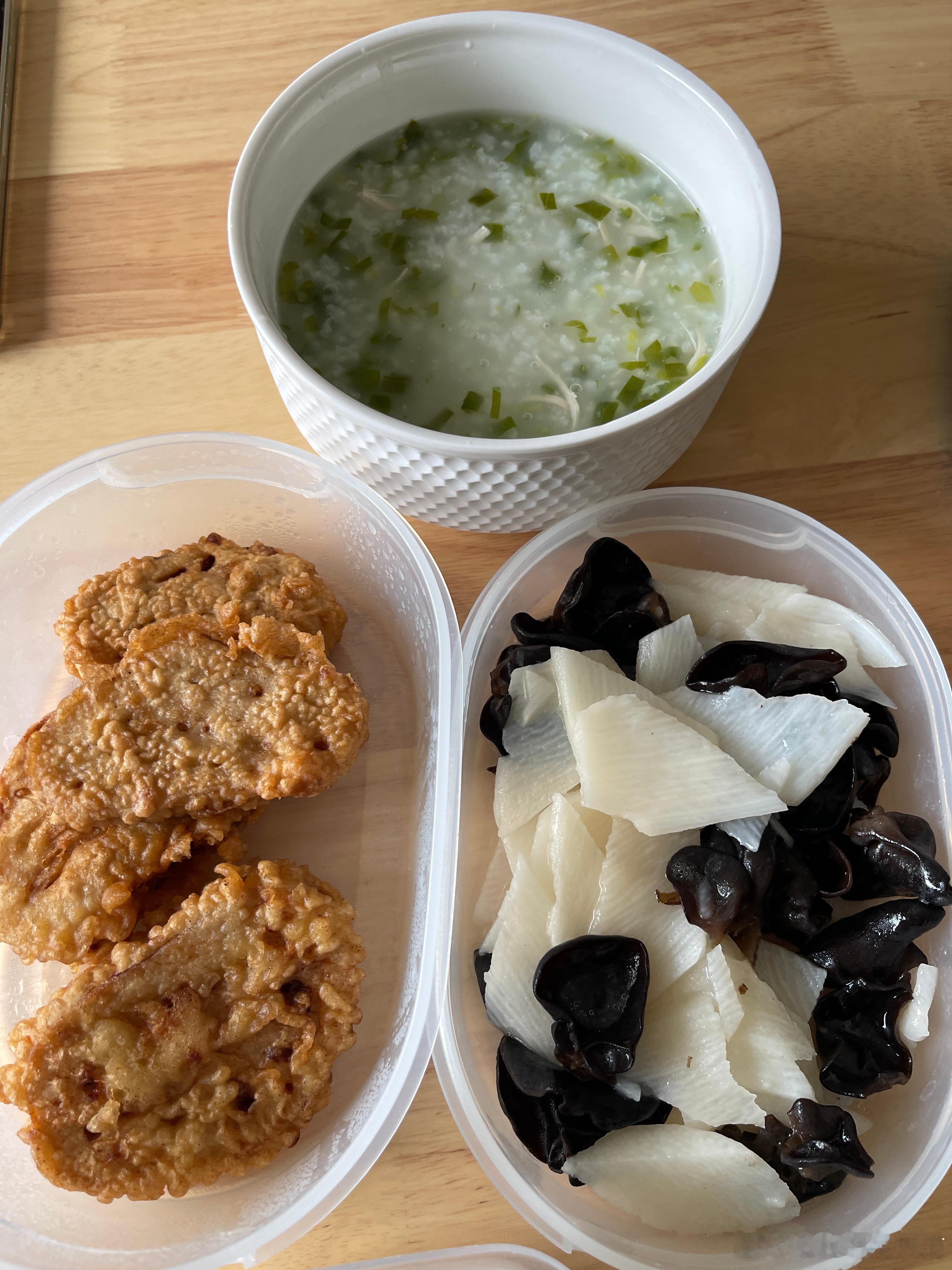 我发现我妈日常做的饭好像就挺适合某种功能需求似的，好多情况下很像减脂餐，或者无麸