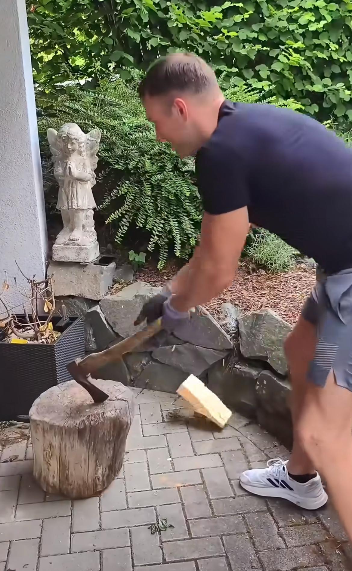 欧洲人都过上了原始人的生活了，夏天的时候开始砍柴，储备木材过冬，由于冬天暖气费太