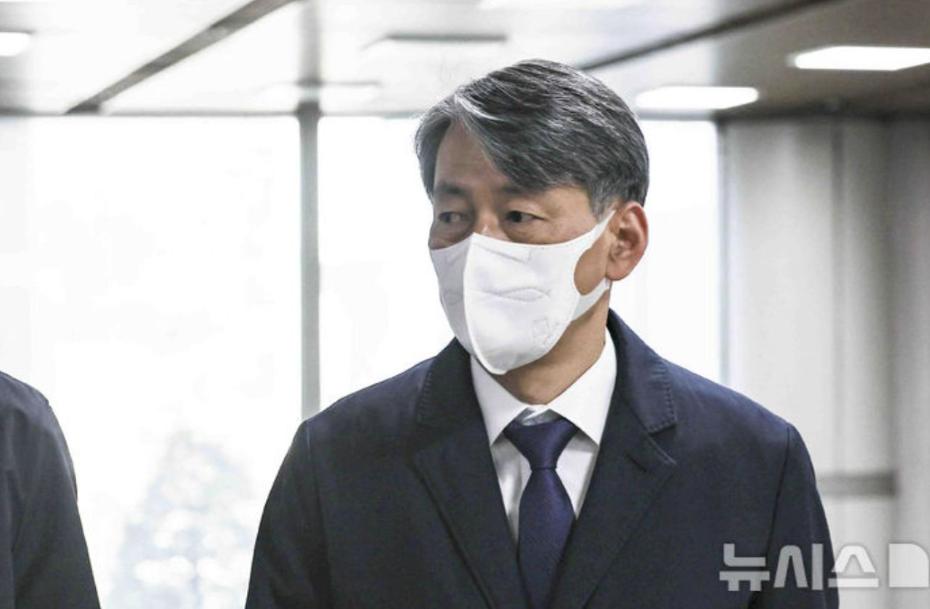 【尹锡悦内乱主谋案庭审：证言矛盾，真相扑朔迷离】29日，首尔中央地方法院刑事合议