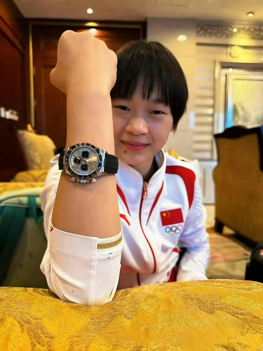 真是人红是非多，全红婵再次登上热搜，这次不是她在动物园游玩引发热议，也...