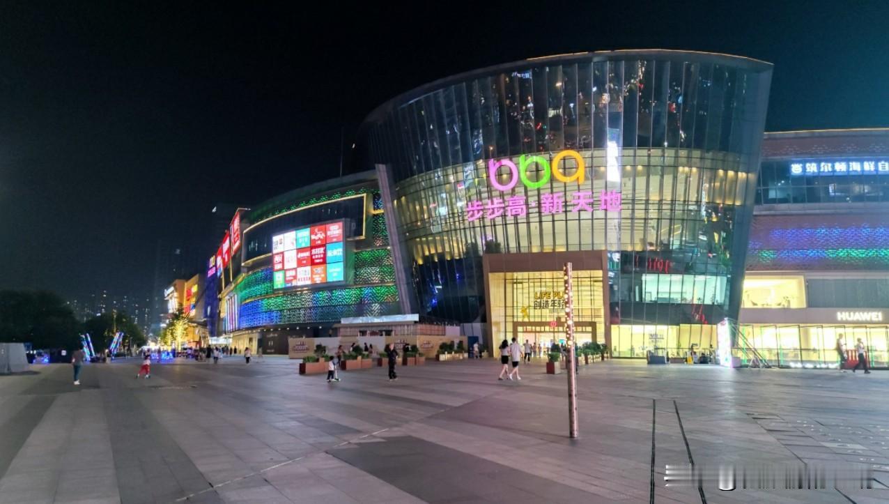 很多外地游客来长沙跨年，不过今年大家要注意一点的是，五一广场和黄兴路步行街今年没