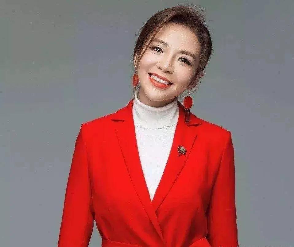 主持人，朱军说:给女搭档画肖像，我觉得最难画的是朱迅，因为朱迅没有其他人的特点，