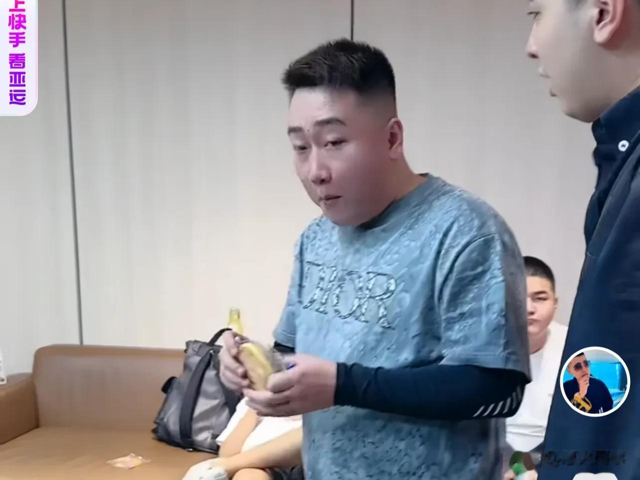 语音骡子凭借其独特的才华，获得了二驴的喜爱，加入了驴家班。

9月24日晚间，语