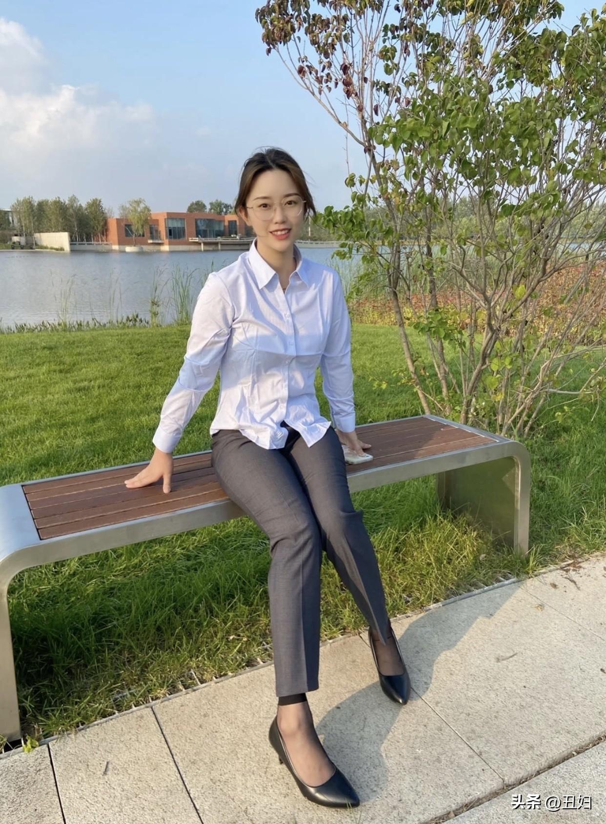 你心目中的职场女神是谁清醒又谦卑，不神化自己、不消费信仰，用敬畏心把角色演成时代