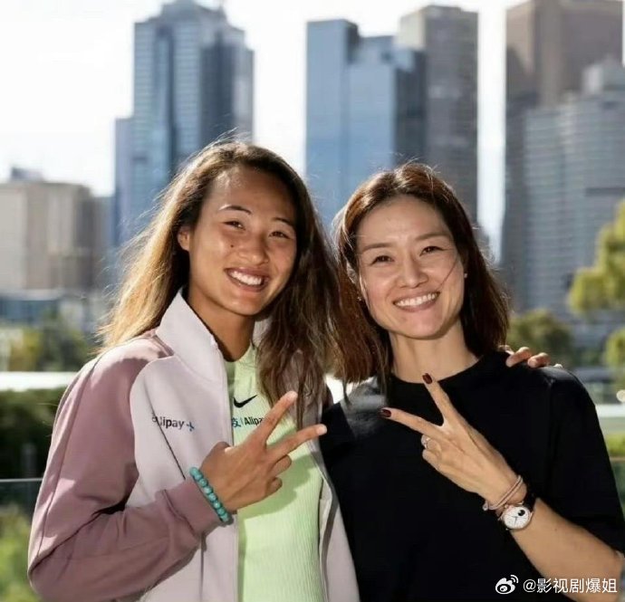 李娜与郑钦文居然意外的相似，据说颧骨高的女人个性强，不服输 ​ ​​​
