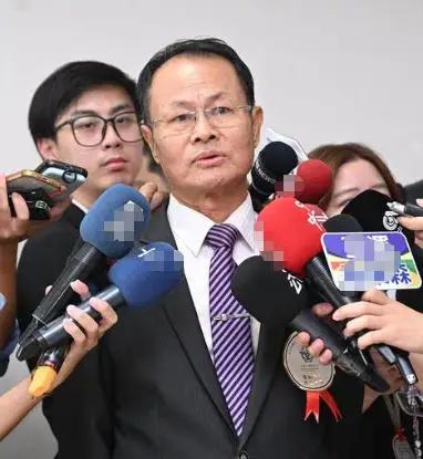 姜文郎刚被评为台军军中楷模，当众炮轰美国是鸭霸国家，不是一个很好的朋友！
   