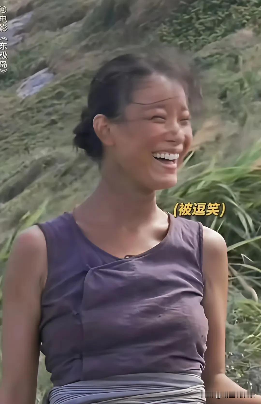 气质女神倪妮这回是真“拼”了，
为呈现最好的人物形象，休息时都走到大太阳下晒黑本