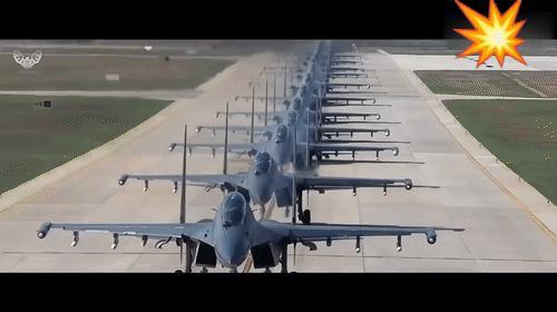 重战之王歼-16大象漫步，气场拉满！这就是我国空军的底气，犯我中华者，虽远必诛！