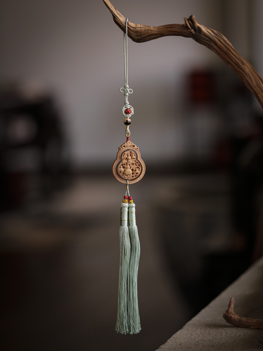 老山檀香 | 福禄 · 挂饰“葫芦者，福禄也。”双面镂雕，活扣可旋转，极具宫廷韵