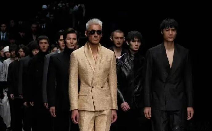 刘谦说胡兵银发第一帅自己第二帅 刘谦这情商真是没话说，临时被cue还能如此巧妙地