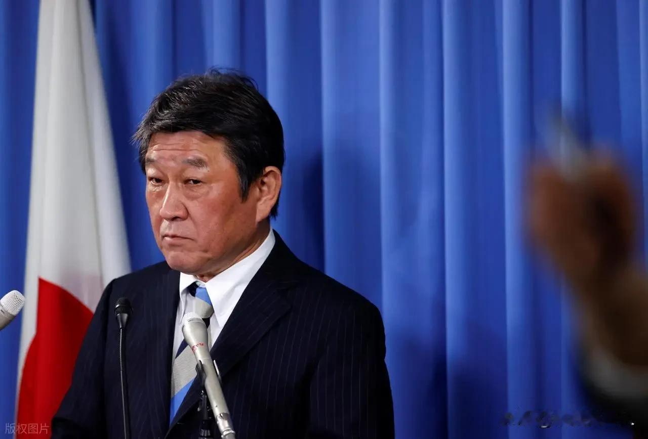 日本想用南海仲裁压中国，结果把自己套进去了。外交部今天这句话说得不紧不慢：既然日