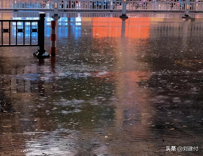 新疆和田“一天下了往年一年的雨” 新疆和田“一天下了往年一年的雨”
6月19日到