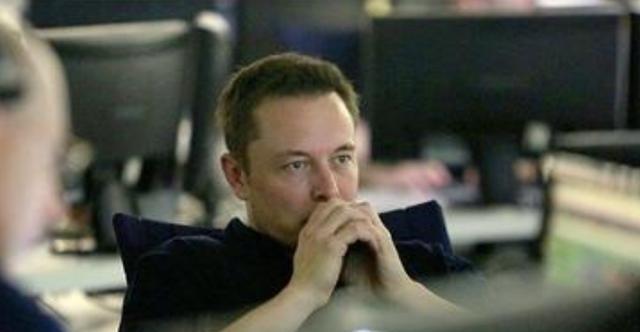 马斯克一句话点醒全世界：现在全球疯抢的不是芯片，是中国造的20万一台的“大铁箱子