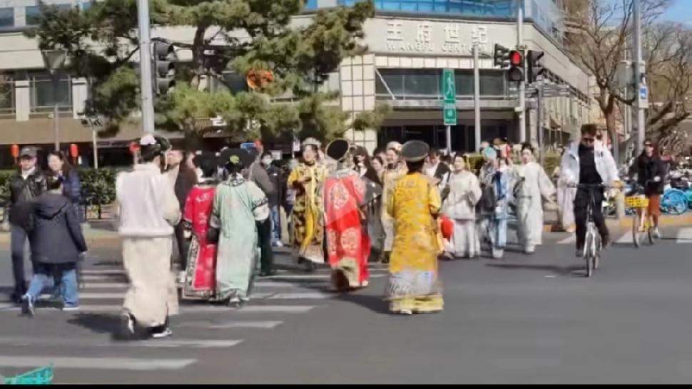 北京的风景美过火了？穿明朝服的一出，可能要让穿格格装的难堪，故宫是明朝的遗产！