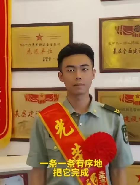 2025年，“00后”小伙王謇睿刚刚结束2年部队生活，风尘仆仆抵达深圳的家，没想