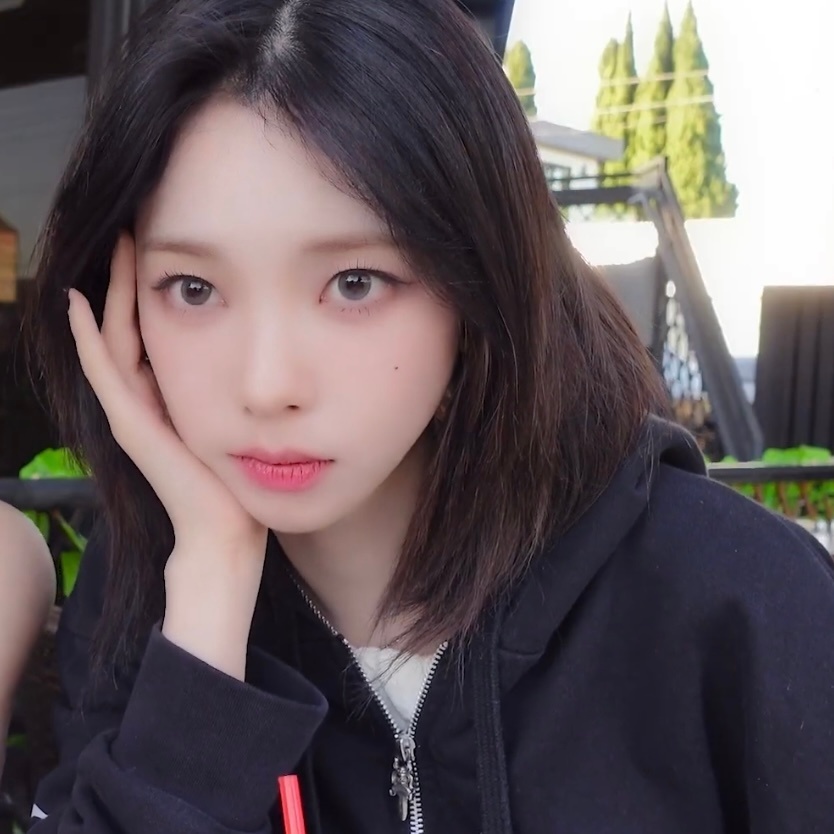 #柳智敏[超话]#[心] #柳智敏自拍# [心]#每日一善# 人最大的对手，往往