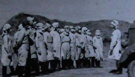 1938年，为了满足自己对女性生殖构造的好奇心，一鬼子军医让人把一女人使劲儿摁倒