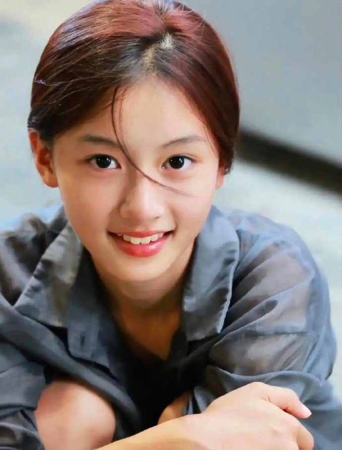 最美少女七七错过了于正，据说已签约景甜经纪人，开始北漂学习表演，她会是下一个司藤