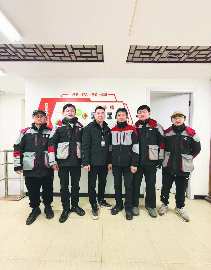 【合肥6名快递小哥火场逆行救火安徽快递小哥化身救火小队获三等功】一场突如其来的火