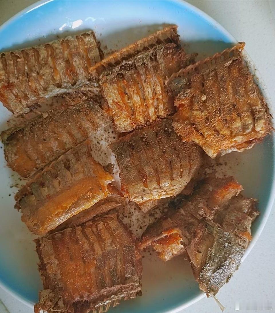 今天的晚餐有点随便，要不要吃这个鱼，我纠结了很久：怕长痘[哈哈]赵一鸣致歉这几年