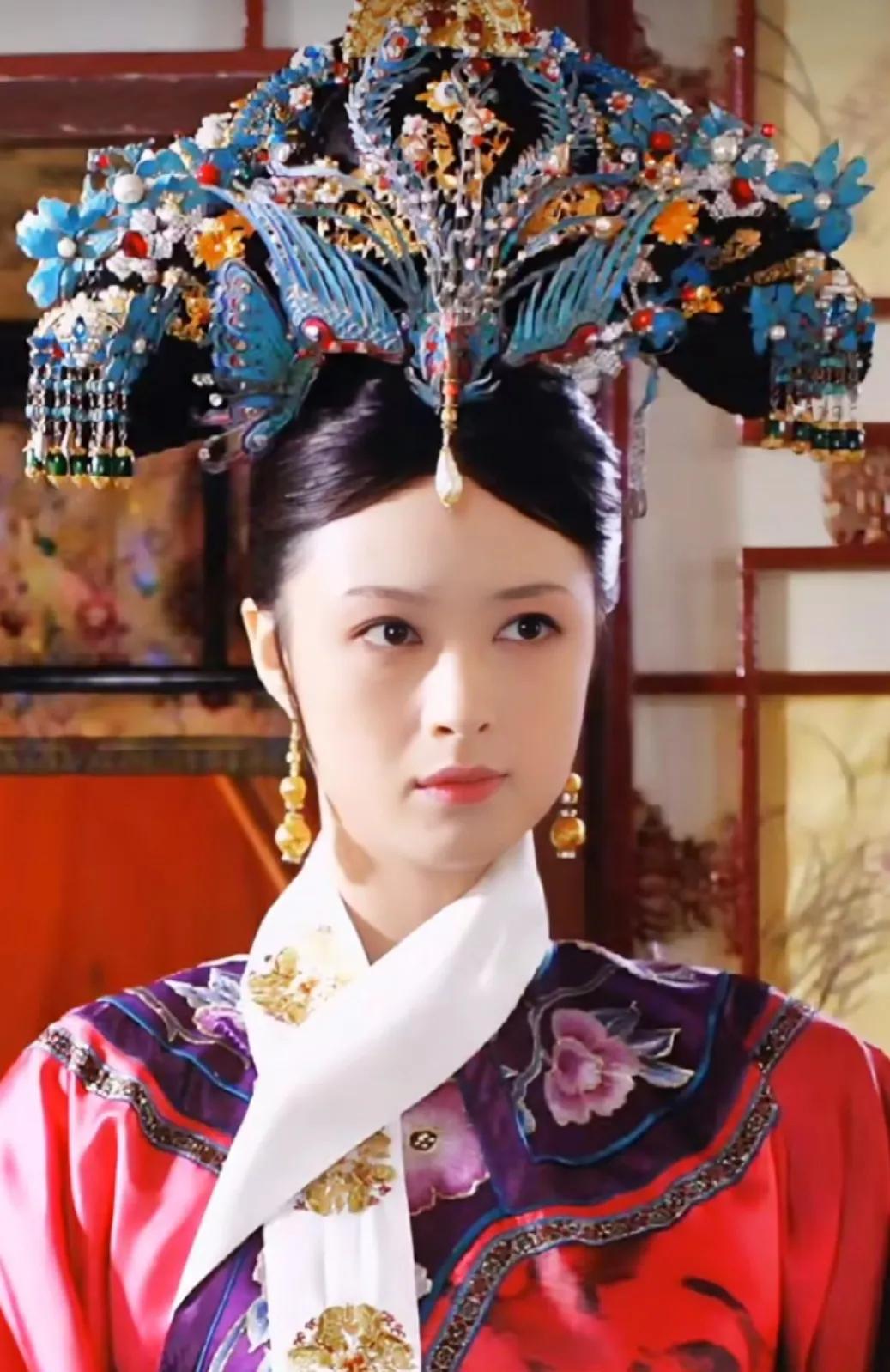 华妃娘娘的扮演者 蒋欣，1983年5月8日出生于新疆维吾尔自治区乌鲁木齐市，籍贯