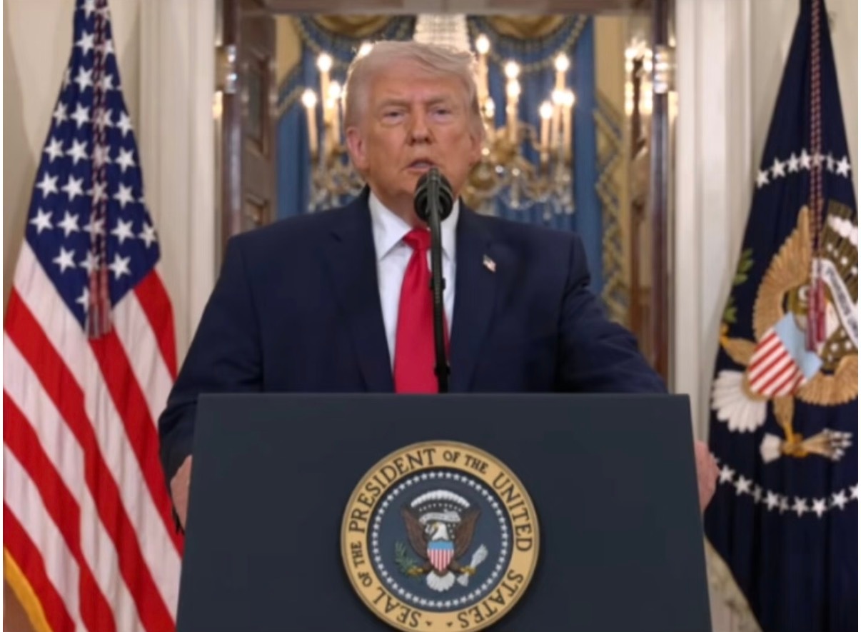 白宫紧急下架特朗普讲话视频我恰好看了原视频，二把刀子英文水平还是收获不少笑点。当