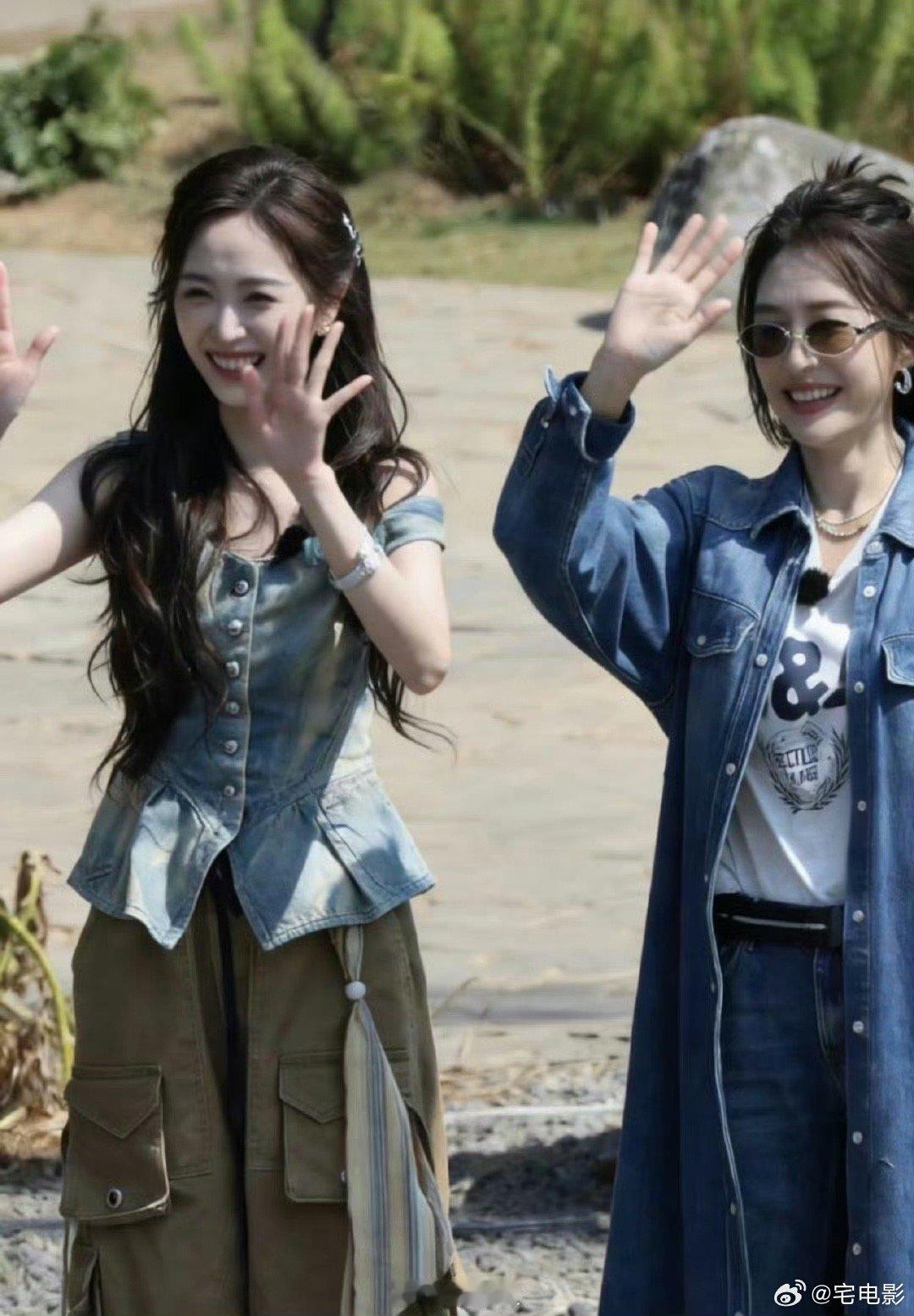 吴宣仪录制亲爱的客栈  亲爱的客栈吴宣仪空降亲爱的客栈，和秦岚贴贴也太甜啦✨ 