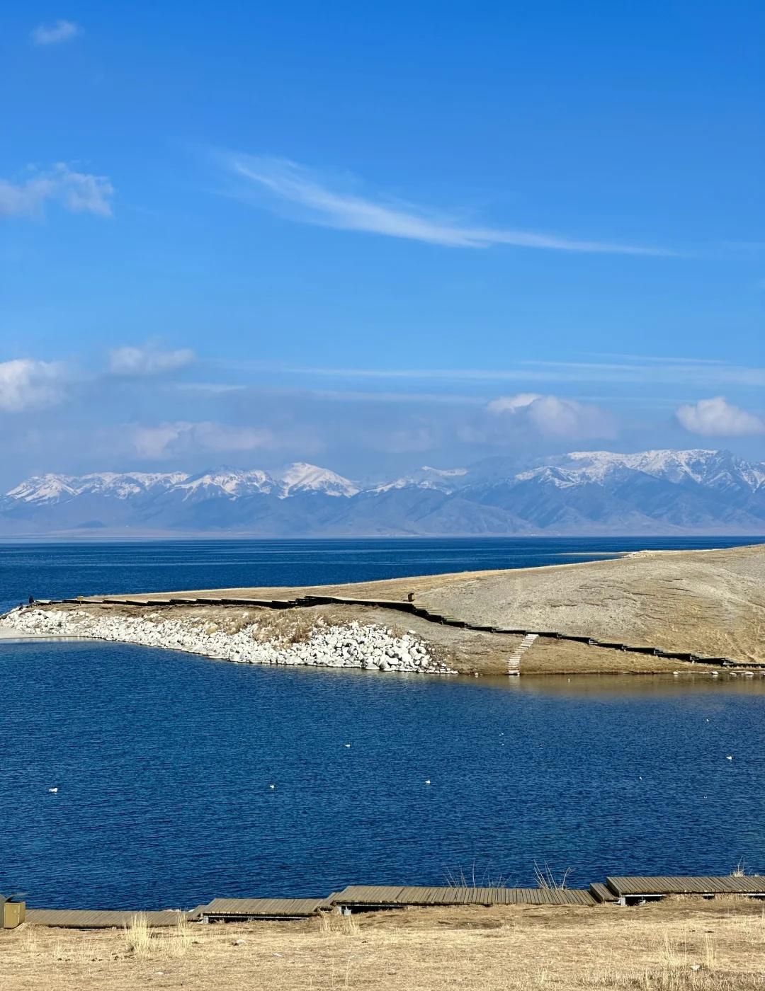 有一种蓝叫赛里木湖蓝
赛里木湖