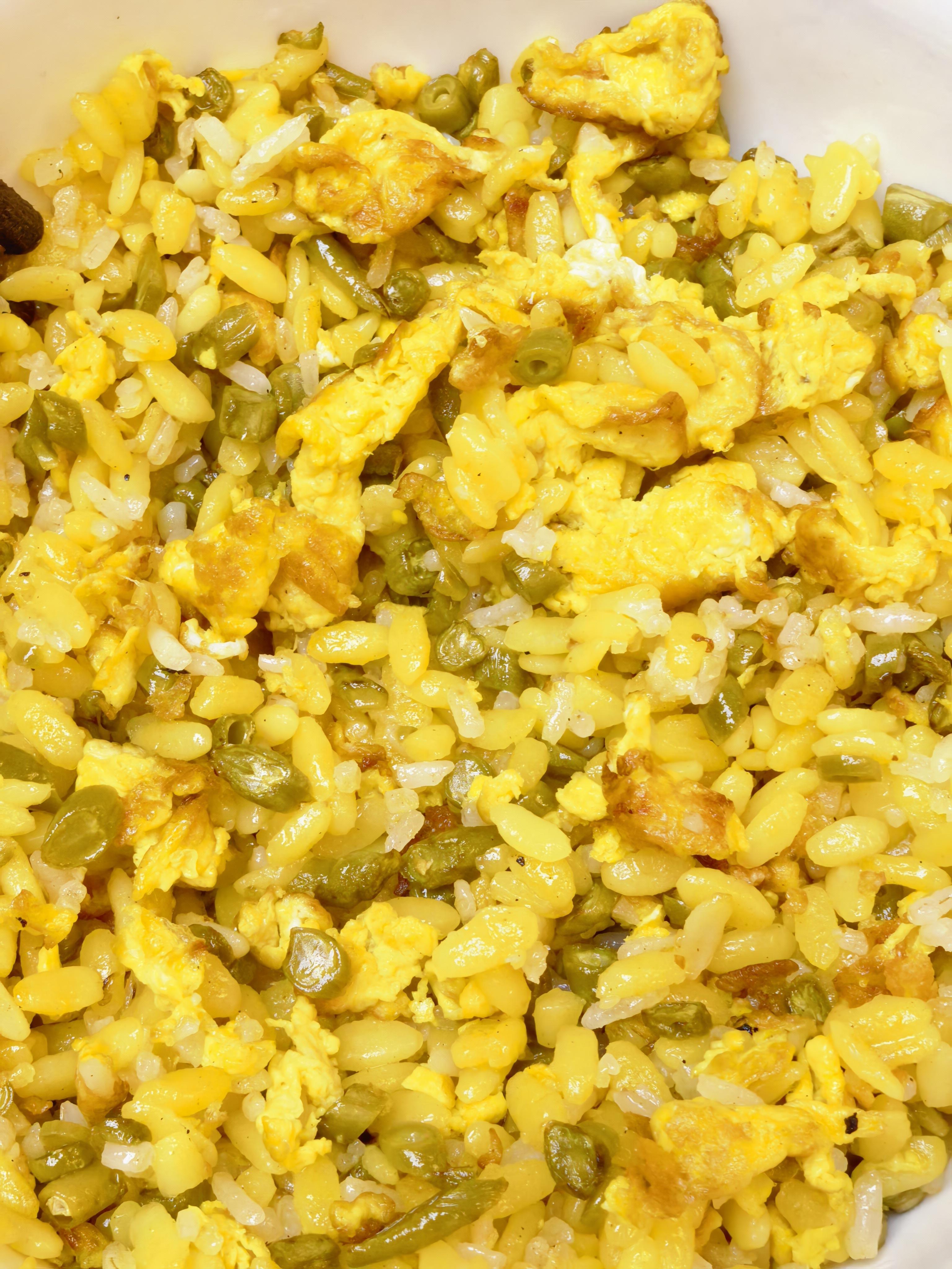 我妈买的东北黄金米，煮出来是金色的，我感觉不太对劲，怎么会有金色的大米，结果一看