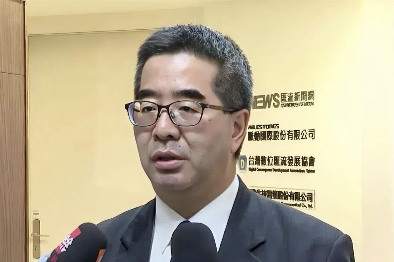 马英九大姐马以南、马英九妻子周美青5月21日晚突然联手发布声明，盼马能够退休、安