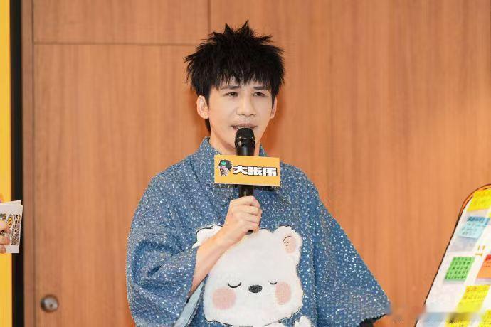 大张伟一行行行行行 大老师真是全能王！音乐爆款不断，综艺金句频出，新书还拿大奖，