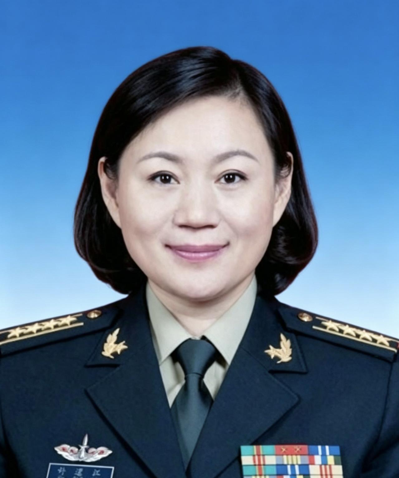 许道江，女，1968年生，河南省新县人，中共党员，大校军衔。
 
提起河南新县，