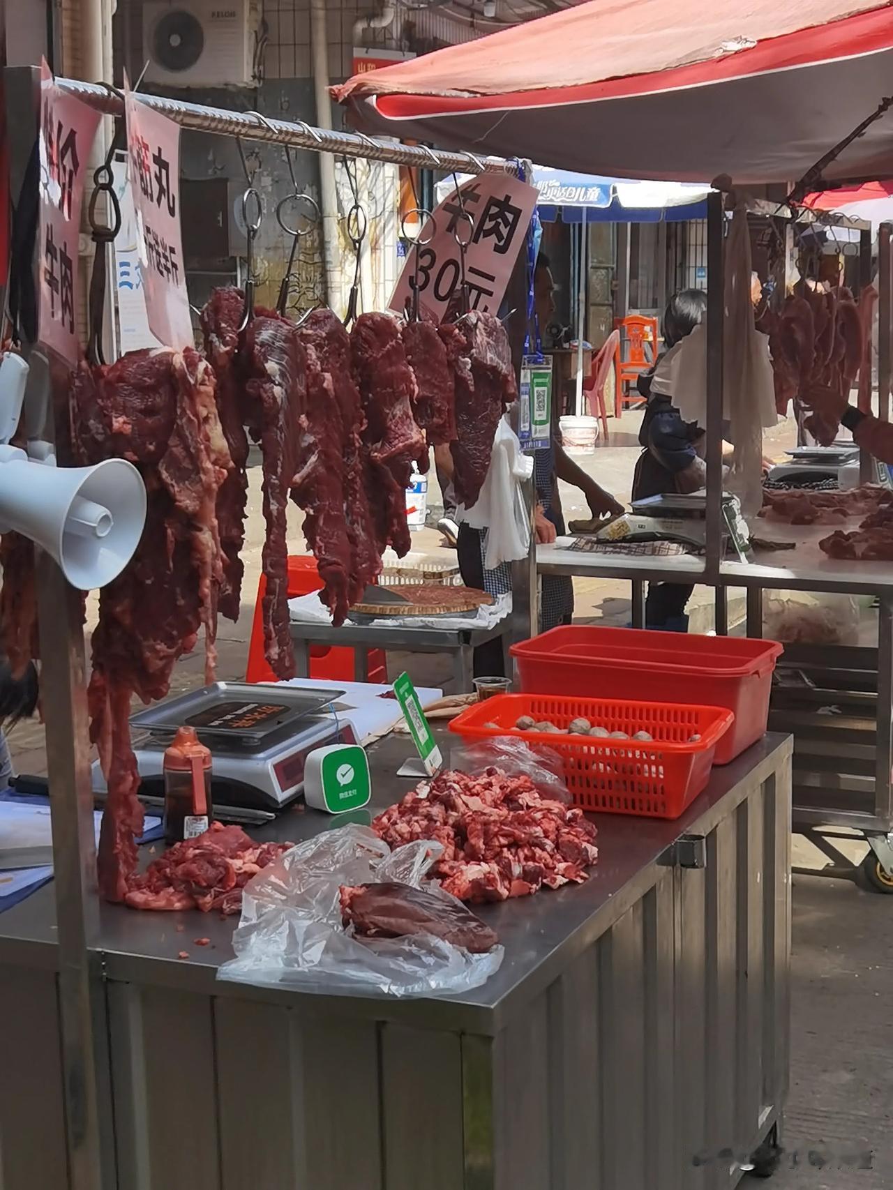 梅州牛肉30元一斤？[酷拽]，还有18元的？是不是牛肉🥩哦[笑哭]，也有档口卖