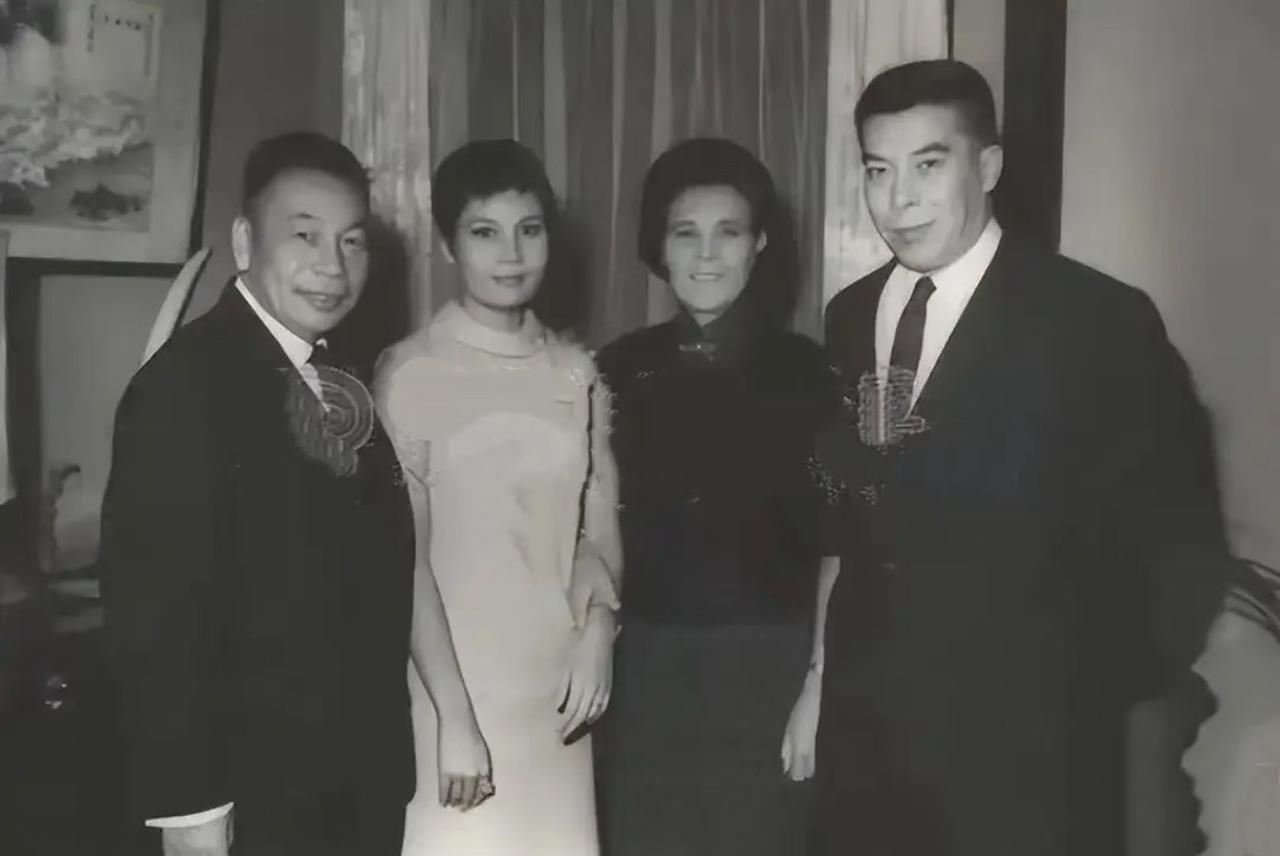 蒋家第三代唯一的千金蒋孝章，当年选婿时差点和蒋经国闹僵！这张老照片是她带丈夫俞扬