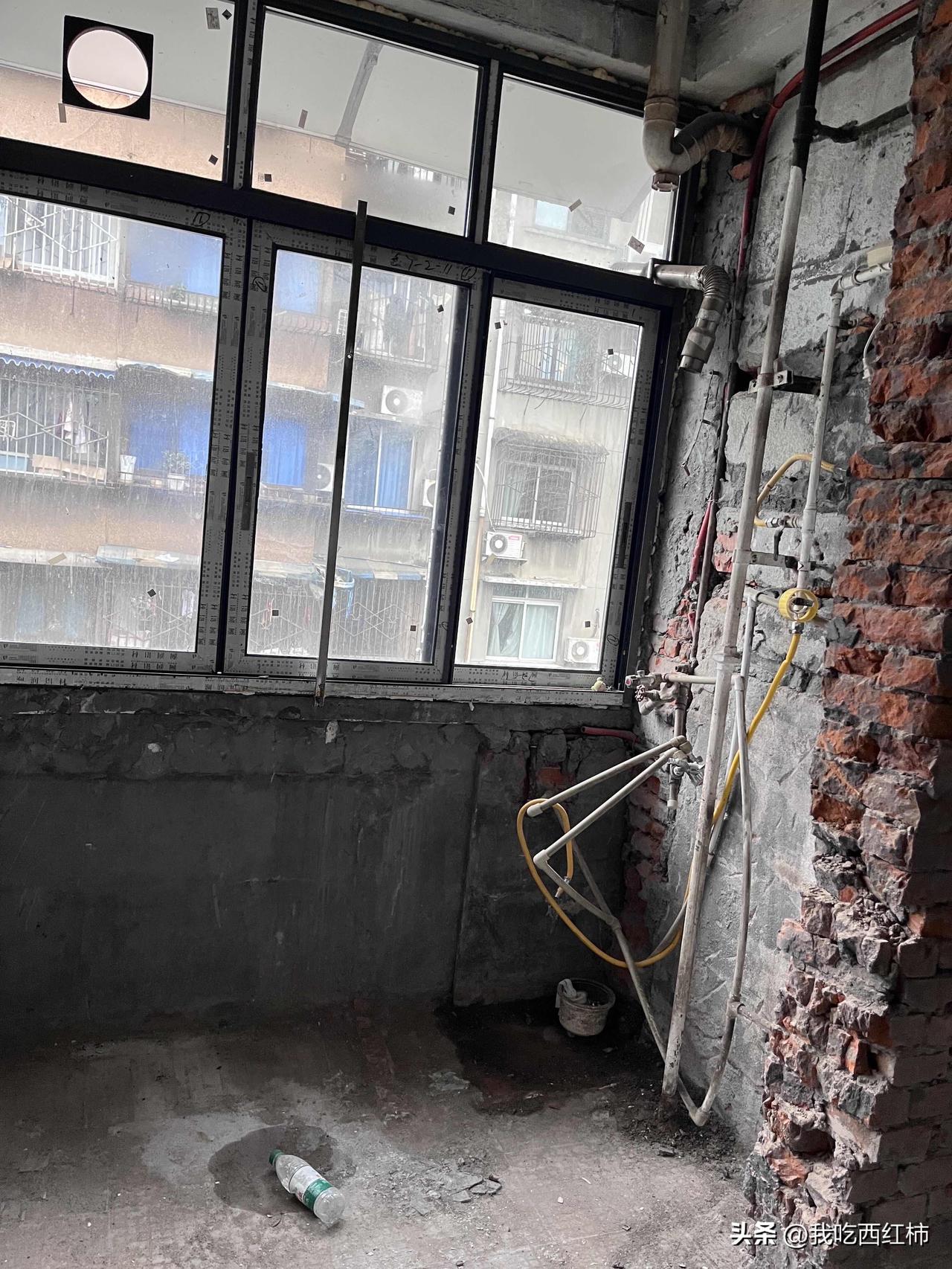 老破小开工半个月，已经想弃坑了
卖了精装新房，换了个比我还大的学区房。以为买房是