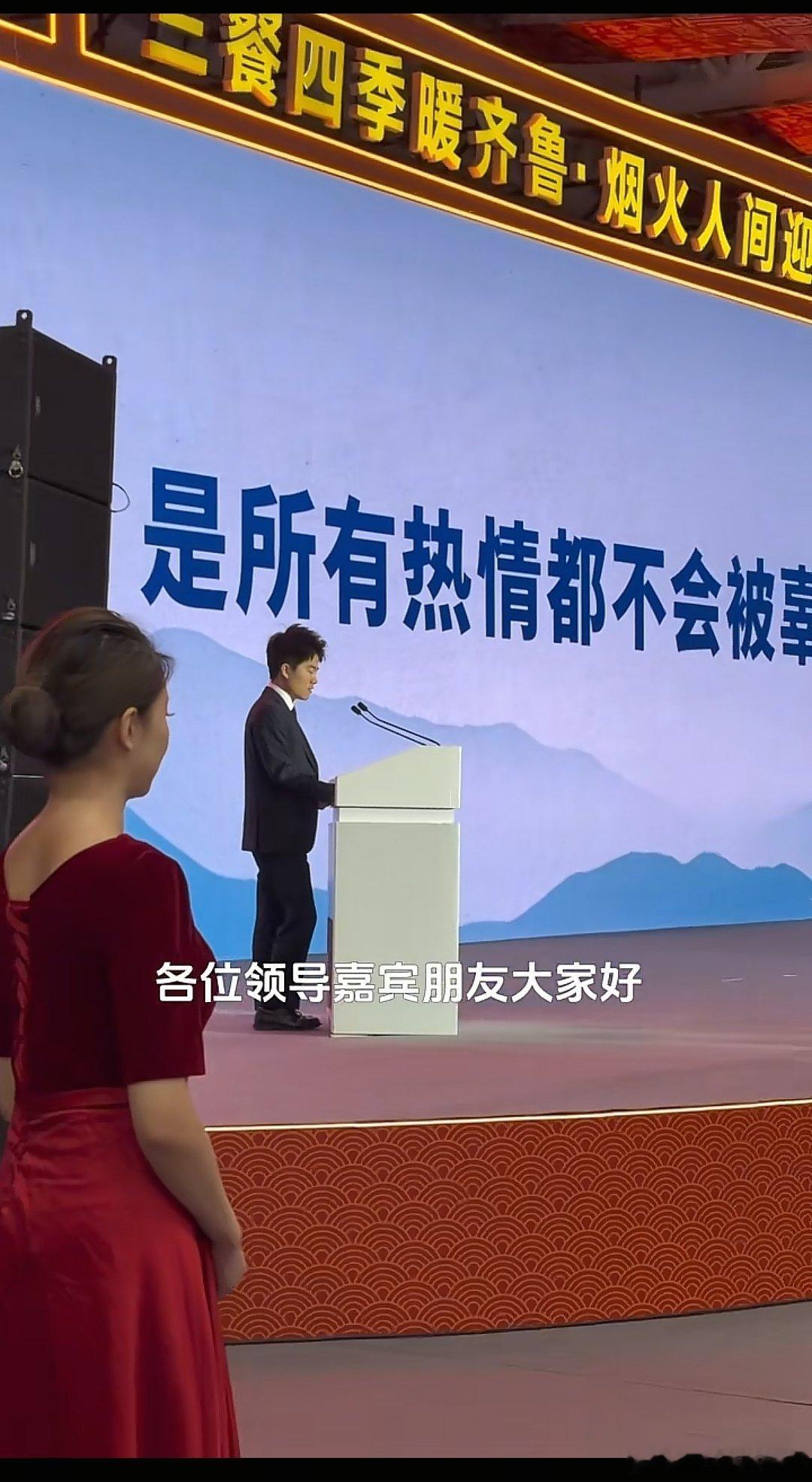 近期那个反诈老陈一直在网上蛐蛐，和与辉同行杠上了。辞职退去原单位的外衣后，为了流