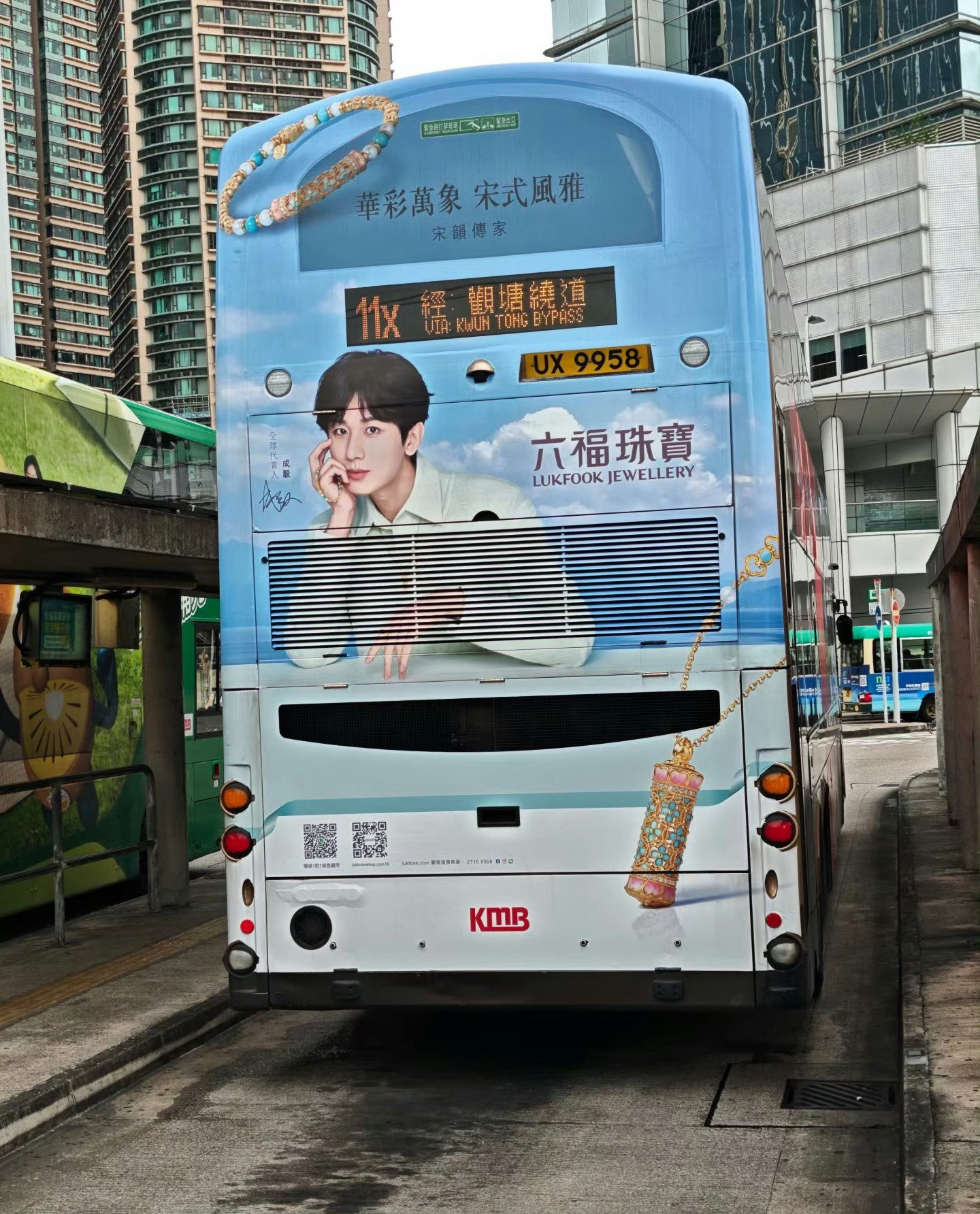 成毅六福香港巴士地广，好帅气的成毅 ​​​
